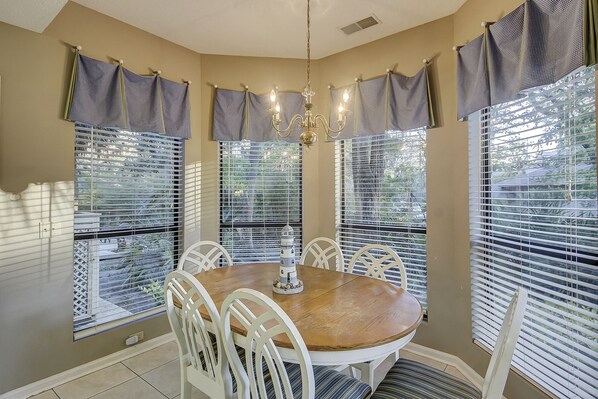Enjoy meals in this dining area with a round table and comfortable chairs.