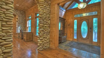 المنشأة من الداخل