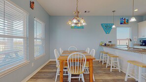 Dining - Beacon on the Beach: 3  BR, 2  BA House in Port Bolivar, Sleeps 10 (Port Bolivar)