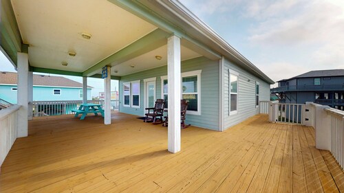 Beacon on the Beach: 3  BR, 2  BA House in Port Bolivar, Sleeps 10