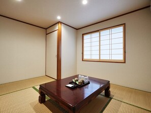 Japanese Style Room | Desk, free WiFi - Enagic Hotel Yamaichi (Naha)