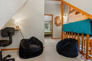 2 bedrooms, iron/ironing board, WiFi, bed sheets - Secluded Cozy Cabin, Pet Friendly, 20 Min to Durango, 10 to Vallecito! (Durango)
