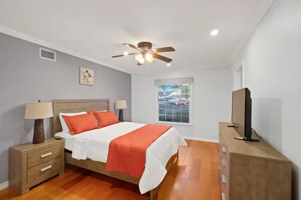 3 bedrooms, iron/ironing board, travel crib, free WiFi