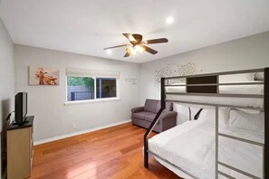 3 Schlafzimmer, Bügeleisen/Bügelbrett, Reisekinderbett, kostenloses WLAN