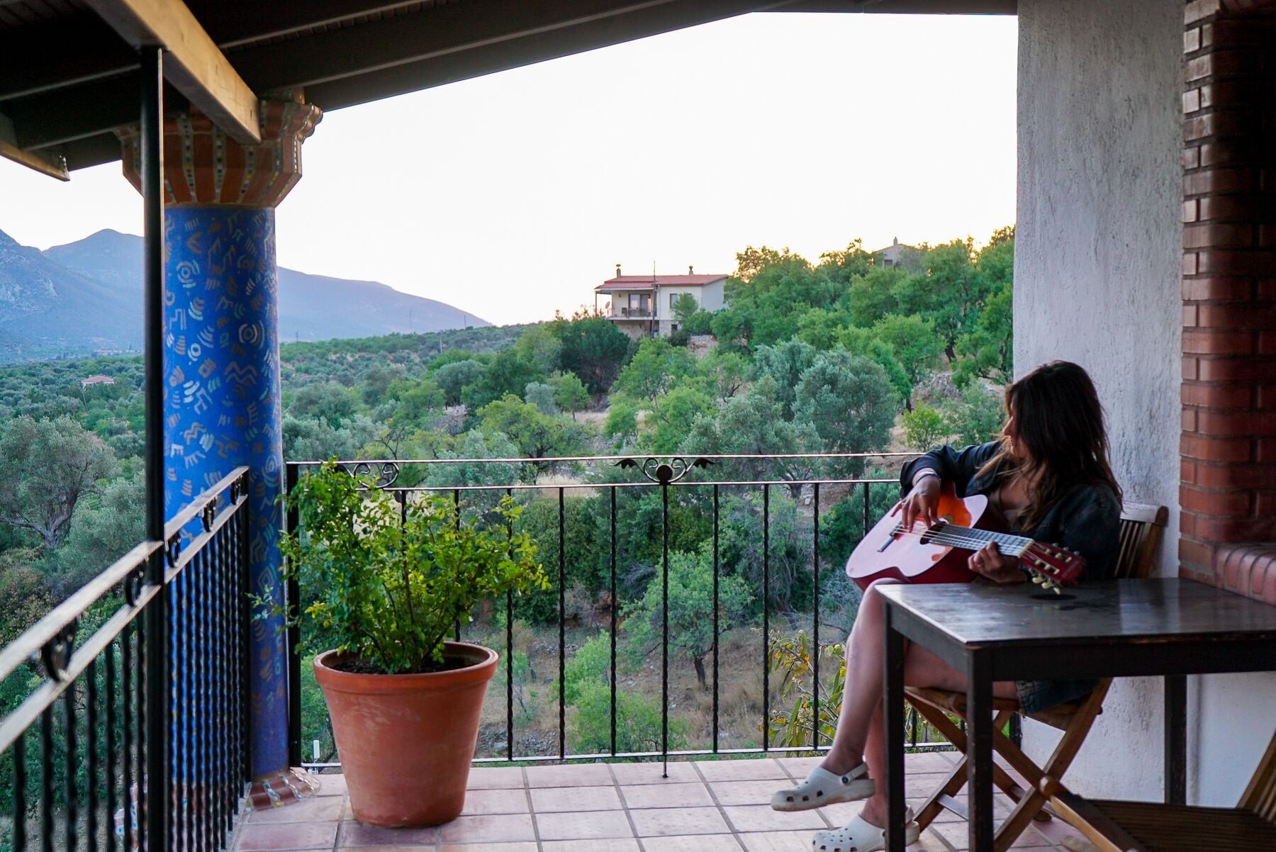 standard suite, terrace | living area | lcd tv