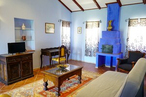 Suite Standard, terrazzo | 1 camera, biancheria da letto di alta qualità, minibar, una scrivania