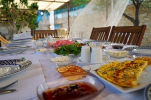 S'hi serveixen dinars i sopars 