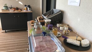 Free daily buffet breakfast - Les Costebelles (Valensole)