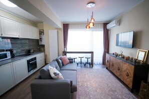 Horizon | Living area | Flat-screen TV - Apartament Black Sea (Constanta)
