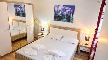 Apartament Black Sea | Individually decorated, individually furnished, iron/ironing board