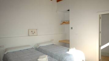 4 slaapkamers, een strijkplank/strijkijzer, gratis wifi, beddengoed