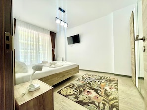 Apartment Sunny Holiday | Individuelt innredet, blendingsgardiner, lydisolert og strykejern/-brett
