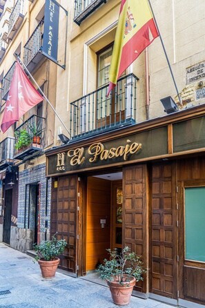 Exterior - Hostal EL Pasaje (Madrid)