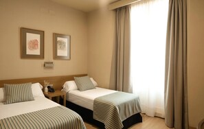 Room - Hostal EL Pasaje (Madrid)