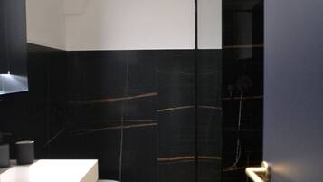 Appartamento Design, 1 camera da letto | Bagno | Doccia, soffione a pioggia, set di cortesia gratuito, asciugacapelli