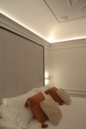 Design Apartment, 1 Bedroom | Frette Italian sheets, premium bedding, down duvets, Select Comfort beds - Palazzo delle Sirene (Levanto)