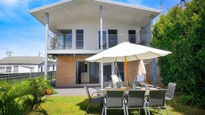 Outdoor dining - Rangoon Sunrise @ Minnamurra (Minnamurra)