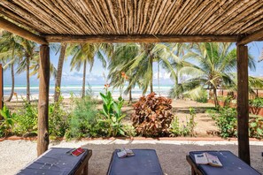 Garden view - Shanuo Beach Bungalows (Michamvi)