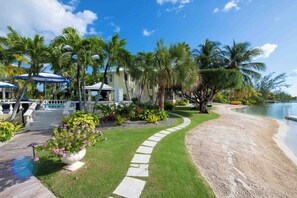 Property grounds - Kaiku: Gated Villa w/Private Pool, Heated Spa, Jet Ski Dock + Guesthouse (Cayman Kai)