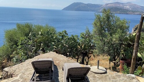 Traditional Eolian House "Luna"- Unique experience