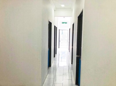 SPOT ON 90077 Cherry's Lodge