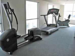 Fitness facility - Dog friendly beachfront condo with sunrise view (Gulf Shores)