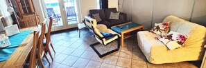 In-room safe, individually decorated, desk, laptop workspace - Åkrehamn Marina (Karmoy)