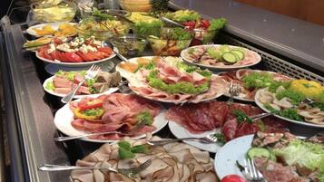 Café da manhã com buffet todos os dias mediante uma taxa