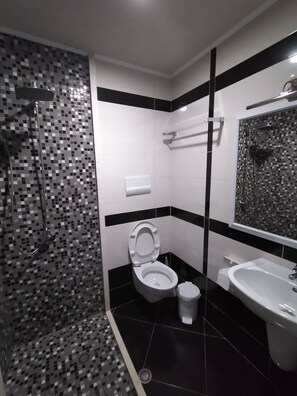 Slippers, towels - Hotel Kastria (Tirana)