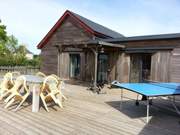 屋外ダイニングエリア