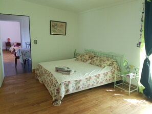 3 室のベッドルーム、ベッドシーツ