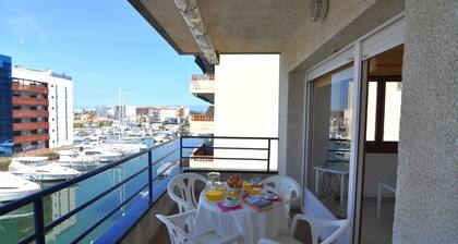 Vacation rental in Roses, Costa Brava: Cozy apartment with river views, 400m from the beach.