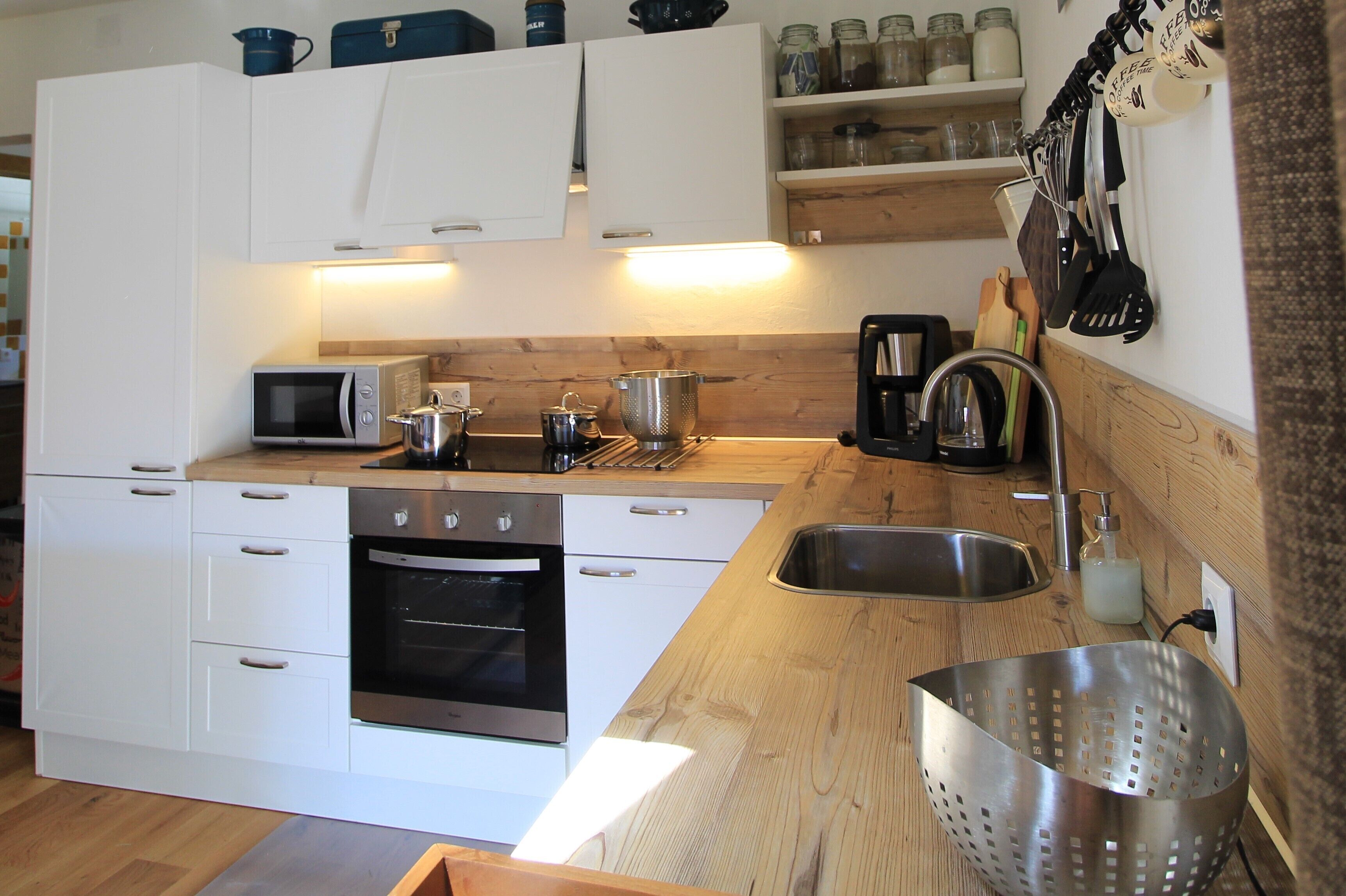 Geladeira, micro-ondas, fogão, cooktop