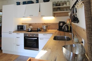 Fridge, microwave, oven, stovetop - Apartment KITZ ski-to-door (Bad Kleinkircheim)