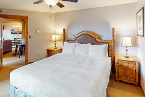 2 slaapkamers, een strijkplank/strijkijzer, gratis internet, beddengoed