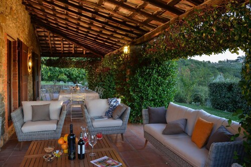 Charming Stone Villa with Pool in the heart of the Chianti countryside in Siena.