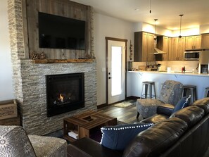 TV, caminetto, lettore DVD