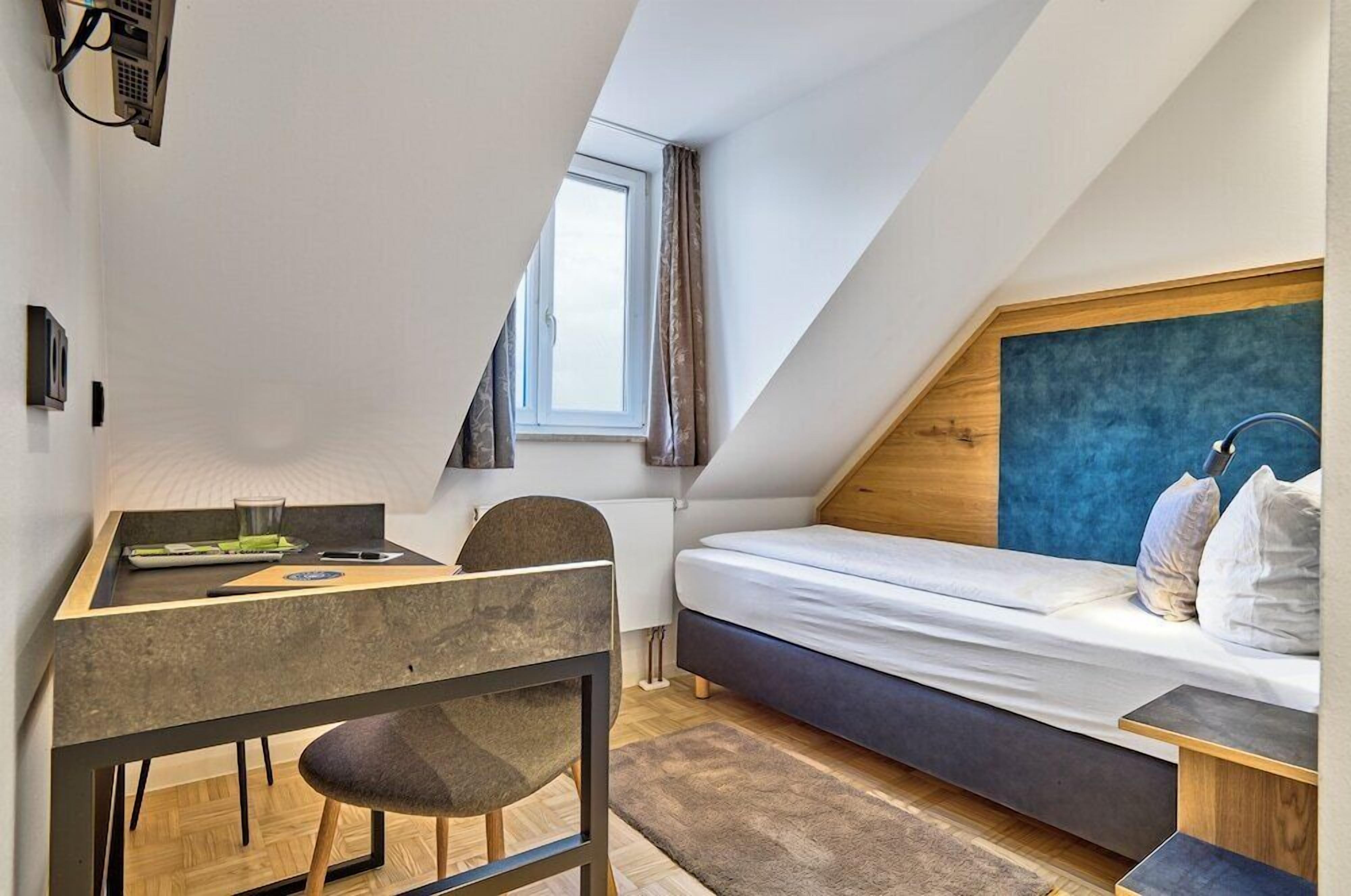 Desk, soundproofing, iron/ironing board, free WiFi