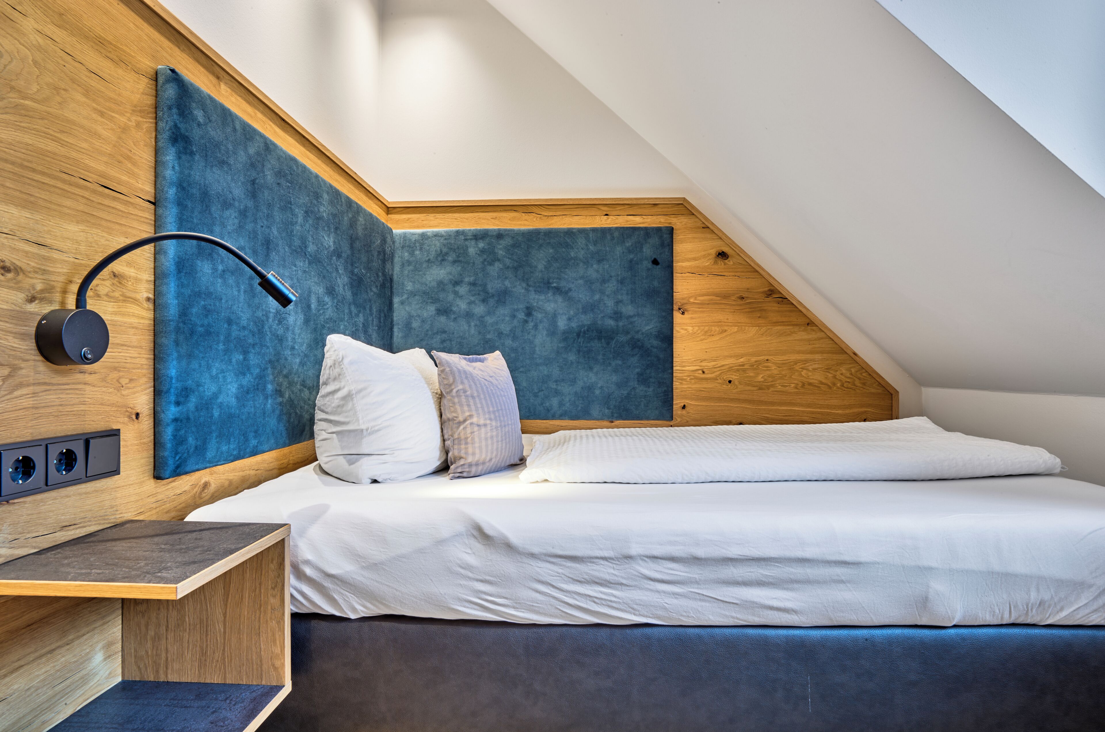 مكتب وتجهيزات عازلة للصوت ومكواة/لوح كي وواي فاي مجانًا