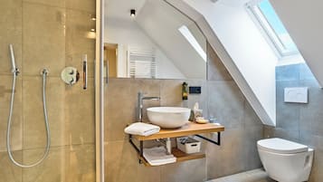 Economy-Einzelzimmer | Badezimmer | Dusche, Haartrockner, Handtücher, Seife