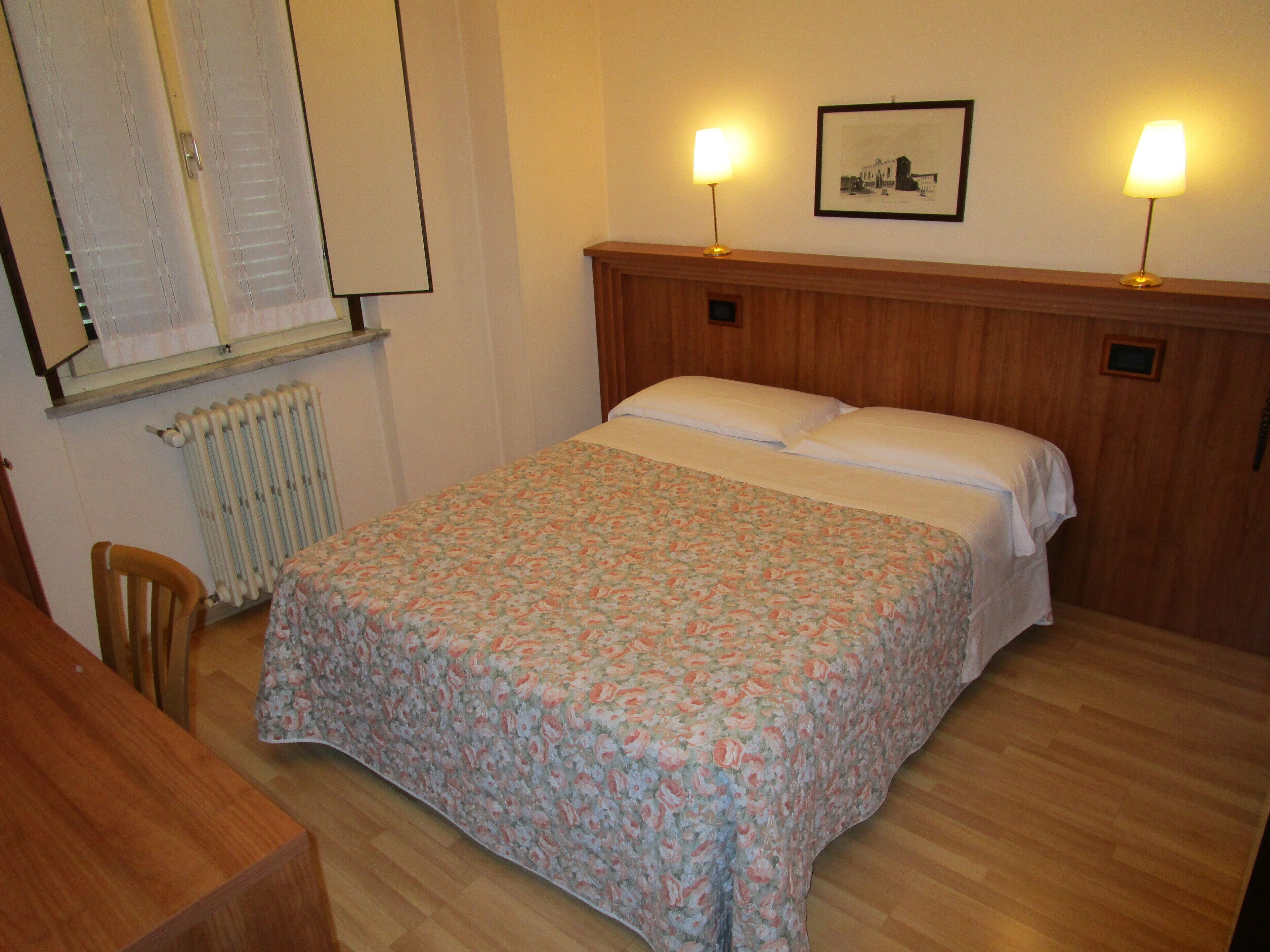 double room | 1 bedroom, minibar, in-room safe, desk