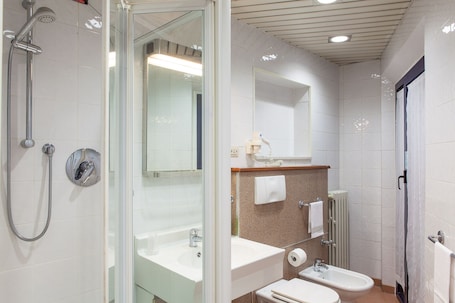 Twin Room | Bathroom. Hotel San Marco
