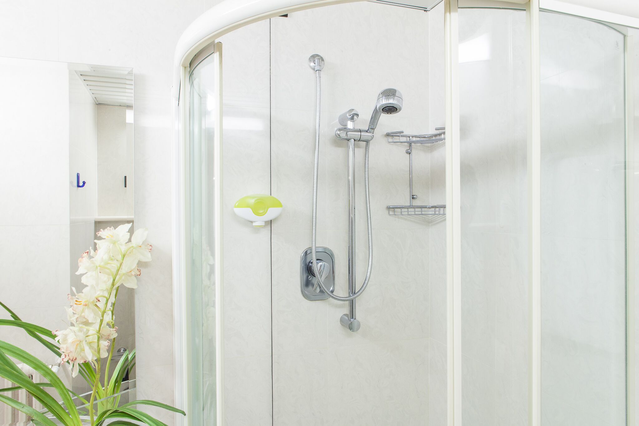 double room | bathroom | free toiletries, hair dryer, bidet, towels