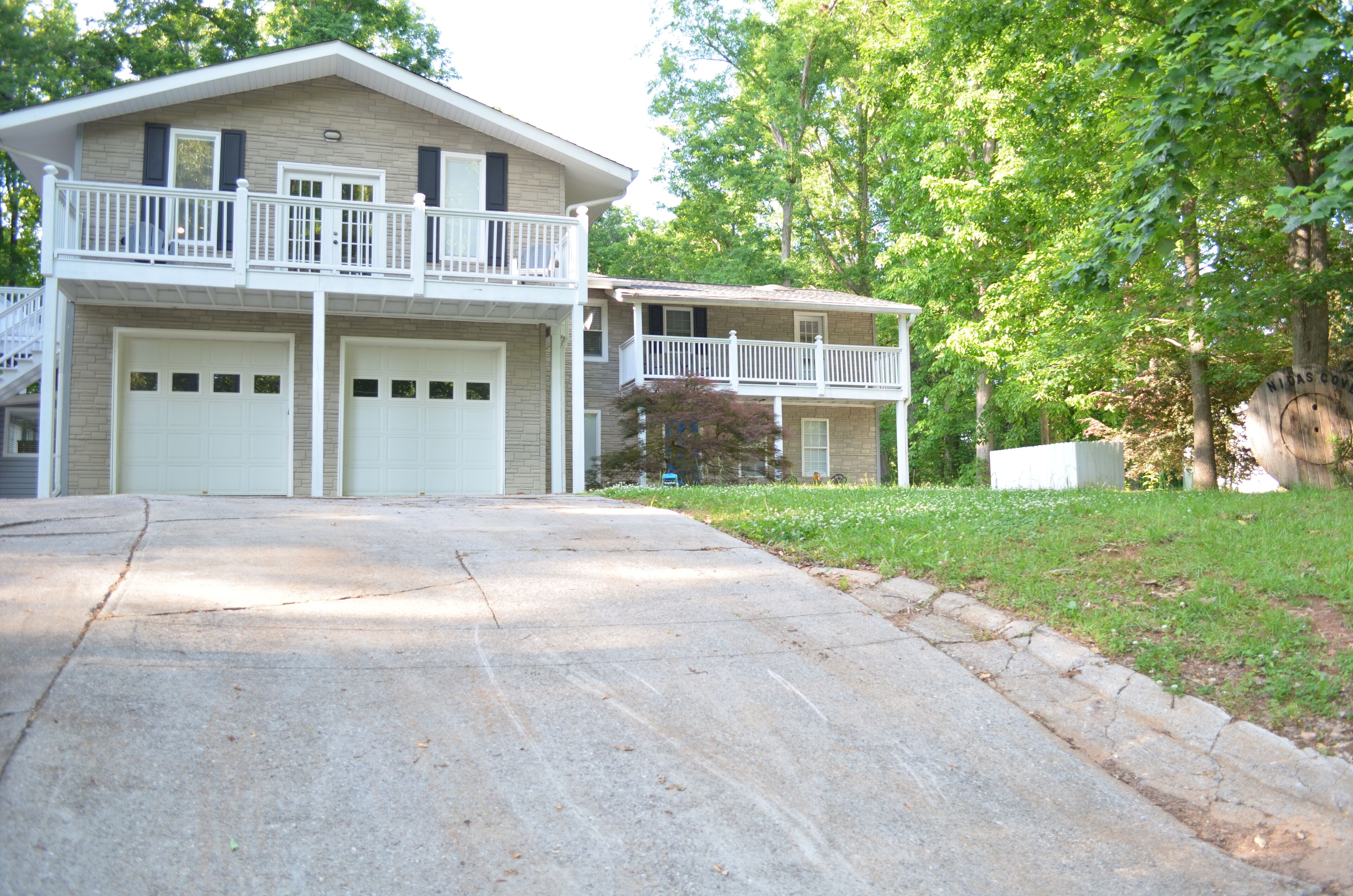 Large 4 Bedroom House on the Lake with Game Room and Private Dock.