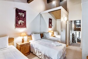 4 habitaciones, tabla de planchar con plancha, cuna de viaje y internet 