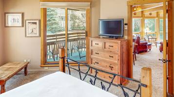 3 habitaciones, tabla de planchar con plancha, internet y ropa de cama