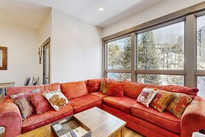 TV, fireplace, DVD player, books - Large, creekside condo w/ shared hot tubs - across the street from resort trails (Steamboat Springs)