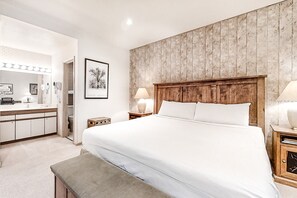 4 bedrooms, iron/ironing board, free internet, bed sheets