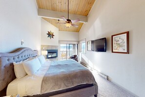 4 bedrooms, iron/ironing board, travel crib, internet