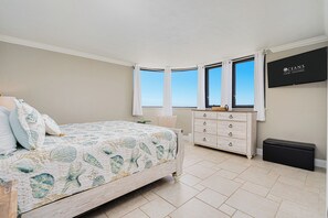 3 Schlafzimmer, Schreibtisch, Bügeleisen/Bügelbrett, kostenloses WLAN